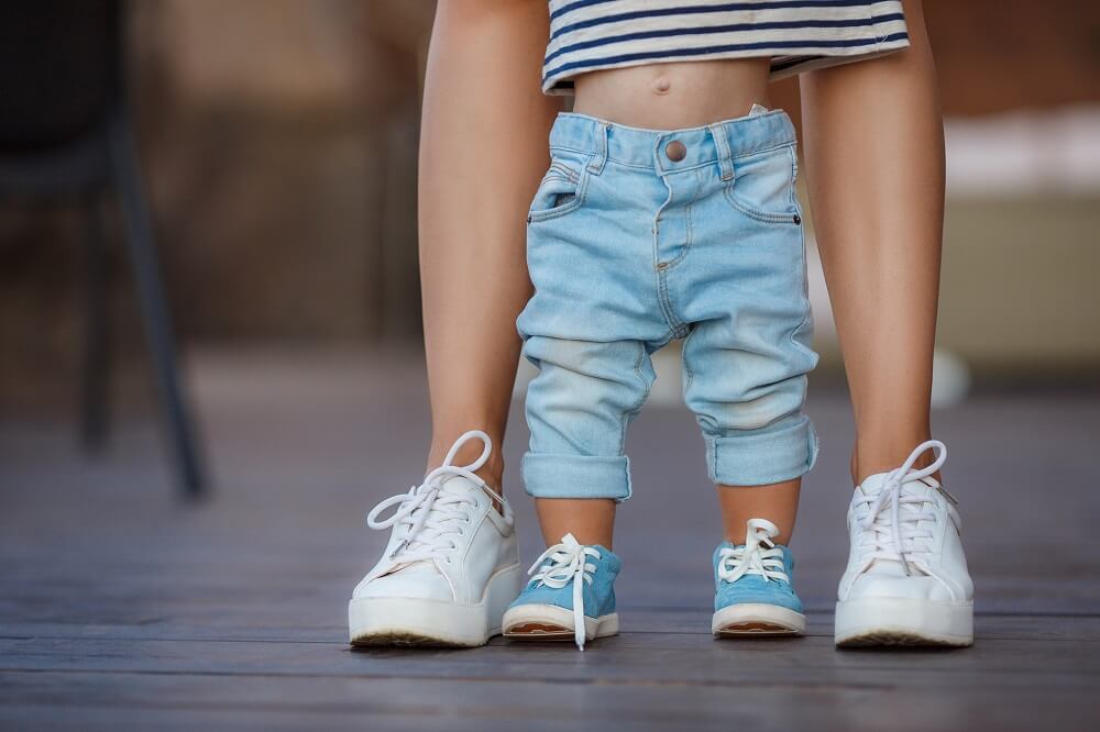 chaussures premiers pas bebe garcon dessus cuir uni bleu bebe
