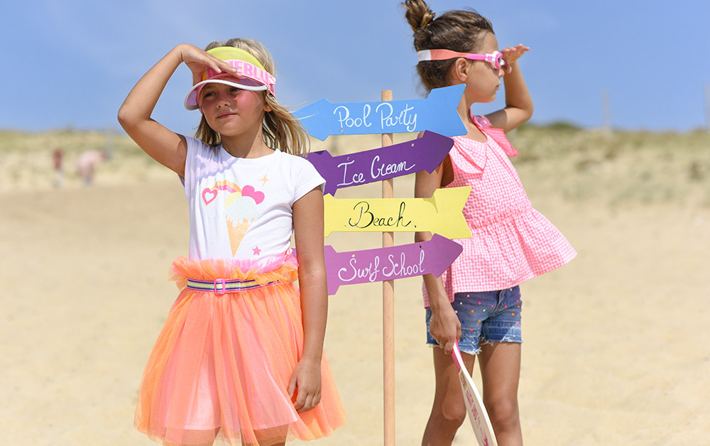 colorful t-shirt and skirt of the brand Billieblush for girl child