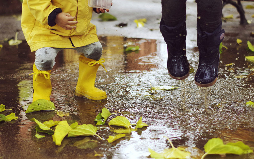 5 articles indispensables pour les jours de pluie vêtement pour enfant