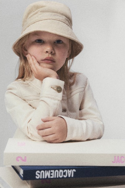 Jacquemus beige bob. Mixed bob for little girls and boys. Kids around